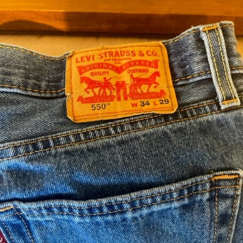 Almost new Levis 550